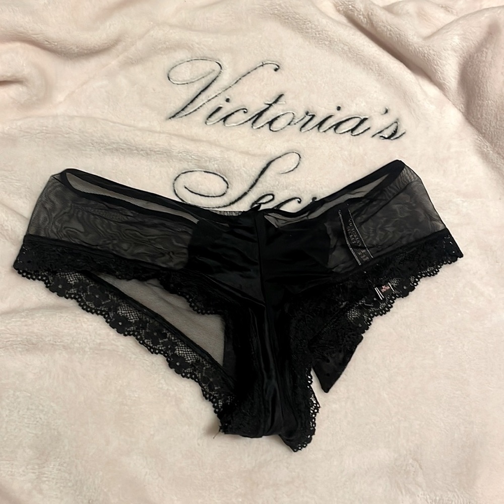Victoria’s Secret very sexy cheeky black panties size medium
